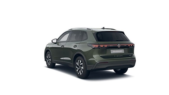 Volkswagen Tiguan 3 of 9