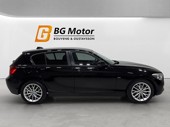 BMW 118d 3 of 5