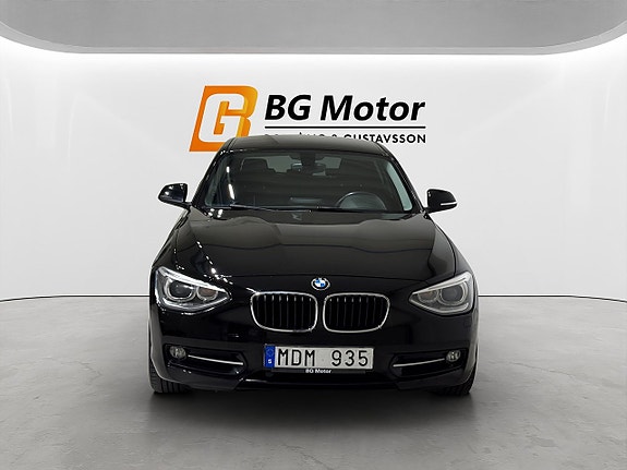 BMW 118d 2 of 5
