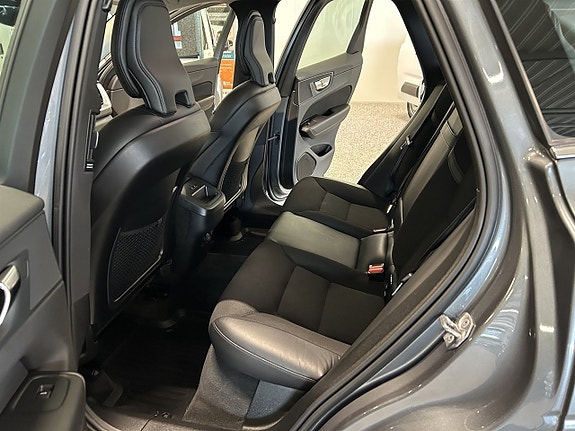 Volvo XC60 14 of 27