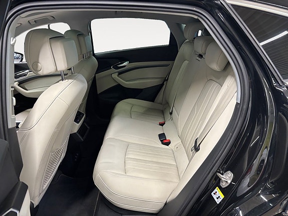 Audi e-tron Sportback 15 of 17