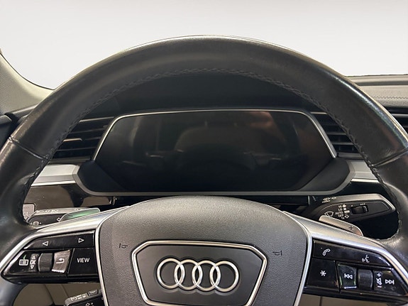 Audi e-tron Sportback 13 of 17