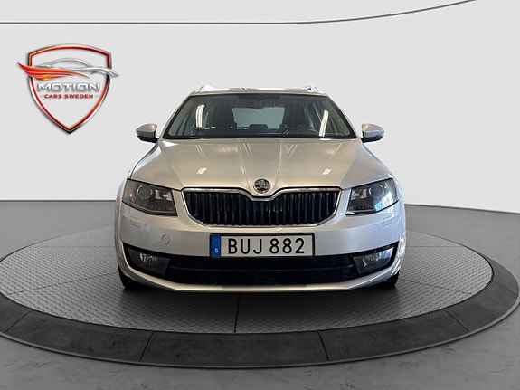 Skoda Octavia 2 of 5