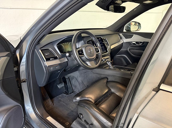 Volvo XC90 7 of 15