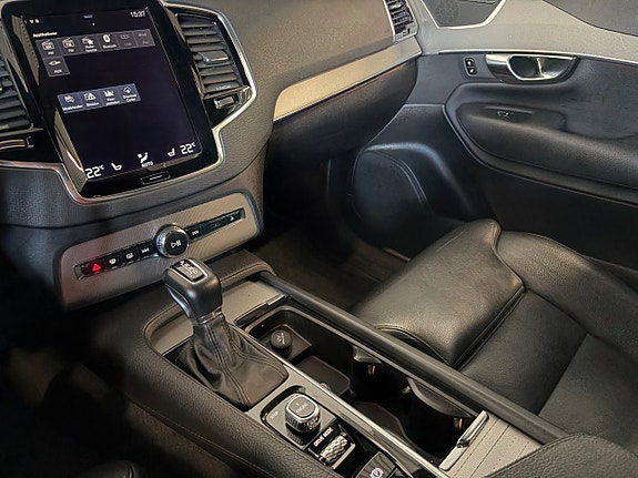 Volvo XC90 10 of 15
