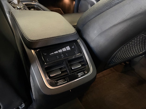 Volvo XC90 11 of 15