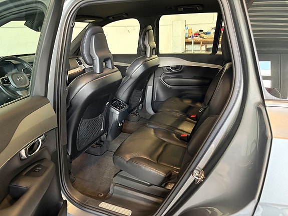 Volvo XC90 8 of 15
