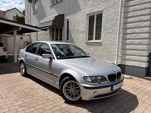 BMW 318i 3 of 5
