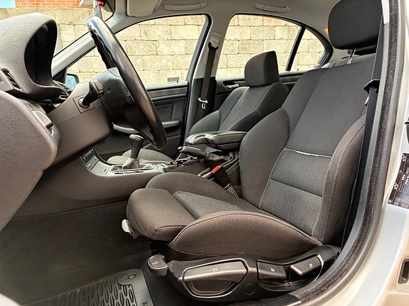 BMW 318i 16 of 23