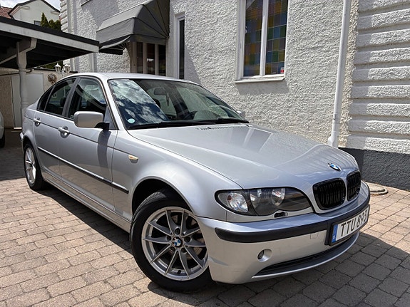 BMW 318i 4 of 5