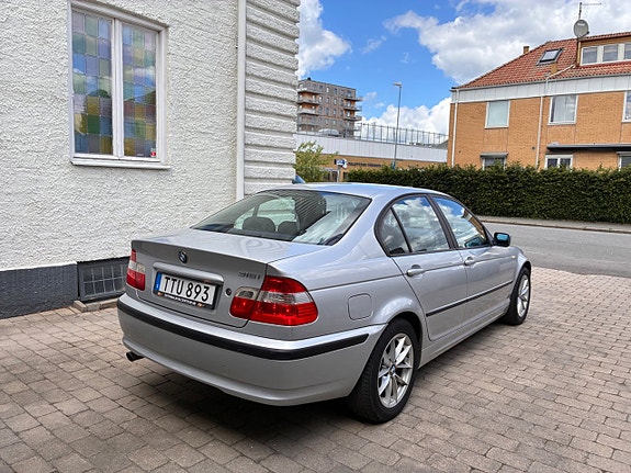 BMW 318i 8 of 23