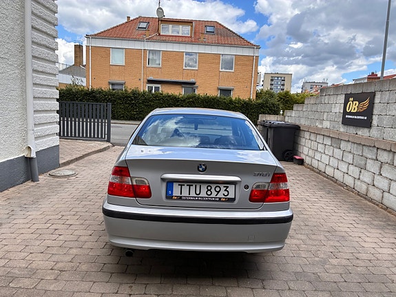 BMW 318i 9 of 23