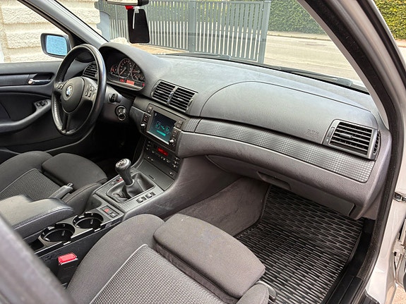 BMW 318i 17 of 23