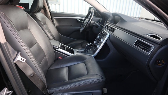 Volvo XC70 12 of 18