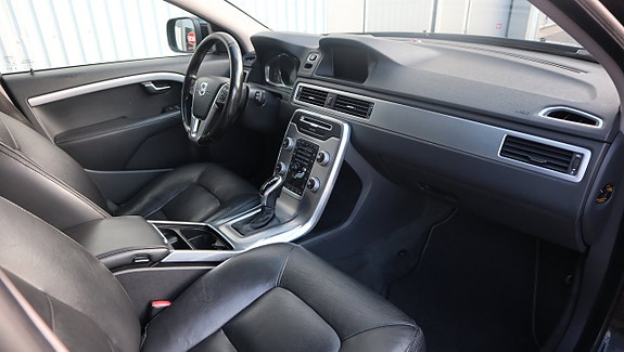 Volvo XC70 13 of 18