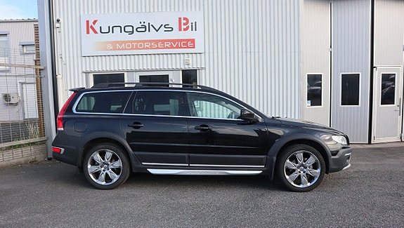 Volvo XC70 2 of 18