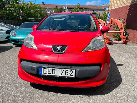 Peugeot 107 2 of 5