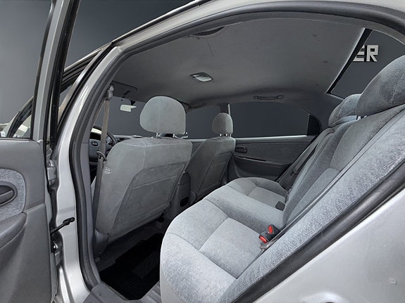 Kia Magentis 8 of 12