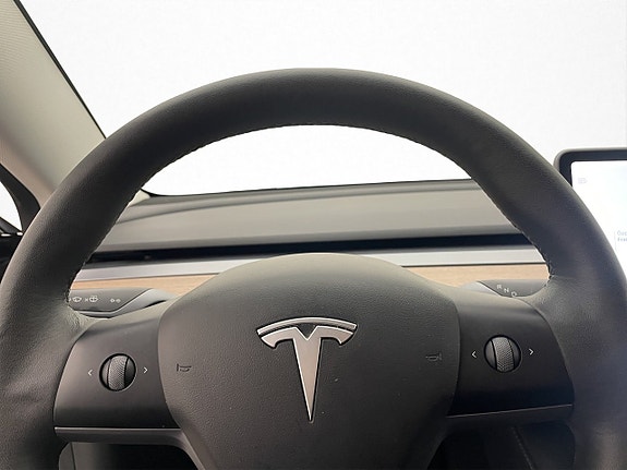 Tesla Model 3 24 of 30