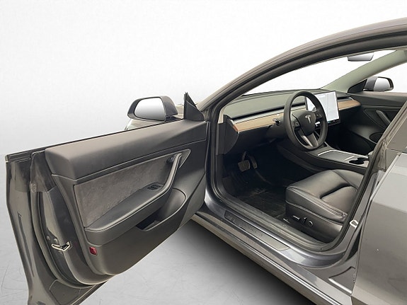 Tesla Model 3 9 of 30