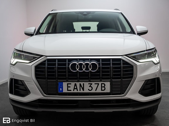 Audi Q3 2 of 5