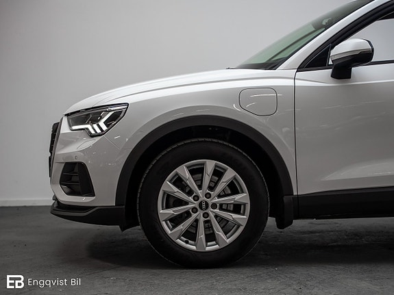 Audi Q3 4 of 5
