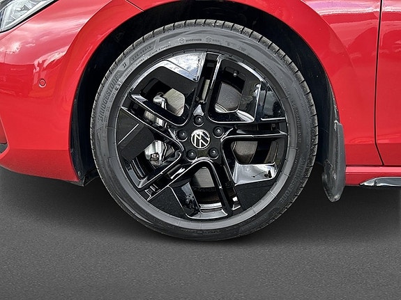 Volkswagen Passat 9 of 13