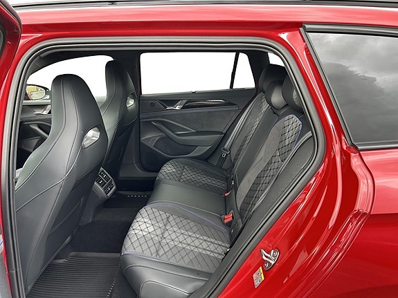 Volkswagen Passat 12 of 13