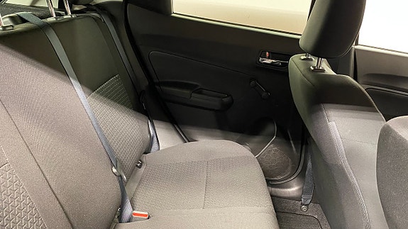 Suzuki Swift 17 of 19