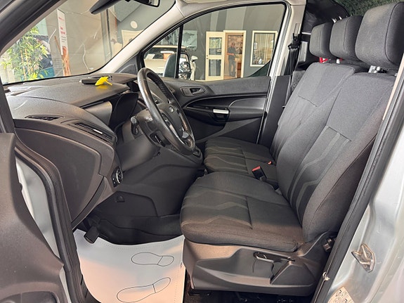 Ford Transit Connect 12 of 17