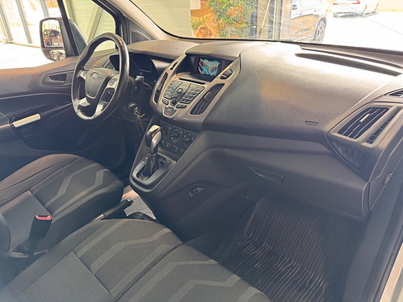 Ford Transit Connect 13 of 17