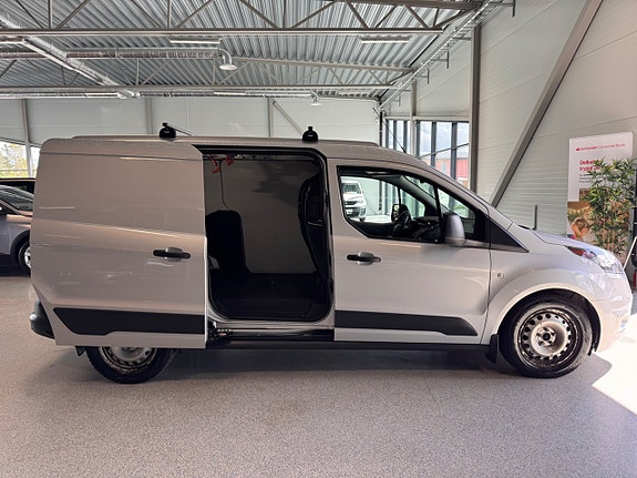 Ford Transit Connect 10 of 17