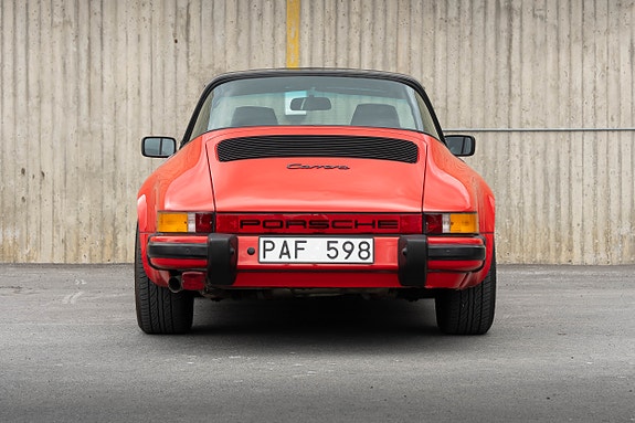 Porsche 911 Carrera 5 of 5