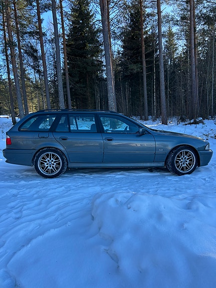 BMW 525i 2 of 3