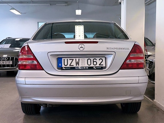 Mercedes-Benz C180 7 of 14