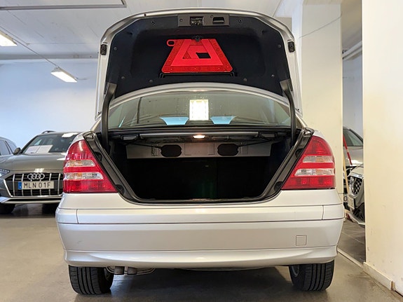 Mercedes-Benz C180 8 of 14