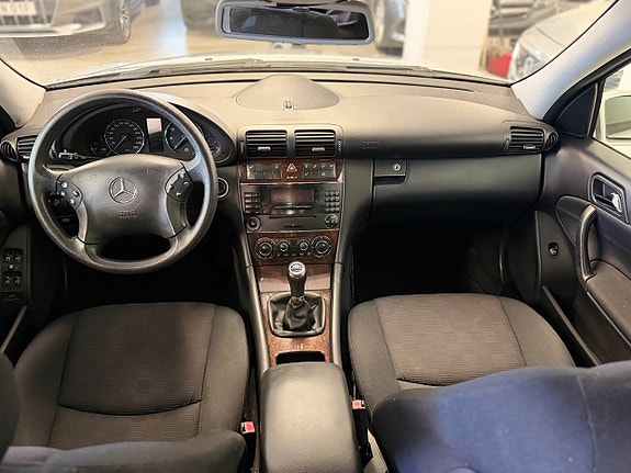 Mercedes-Benz C180 12 of 14