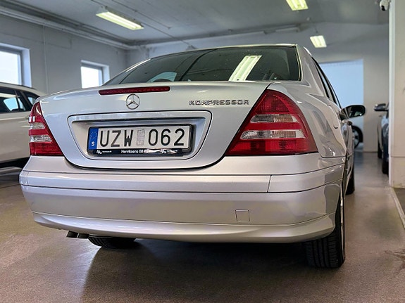Mercedes-Benz C180 9 of 14