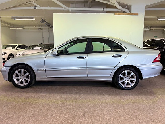 Mercedes-Benz C180 3 of 5