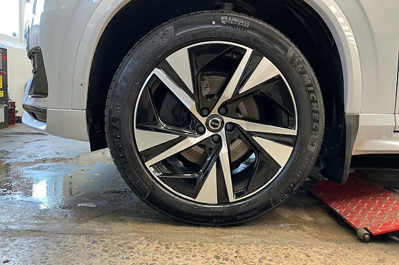 Volvo XC90 10 of 26