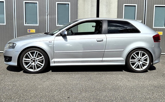 Audi S3 4 of 5