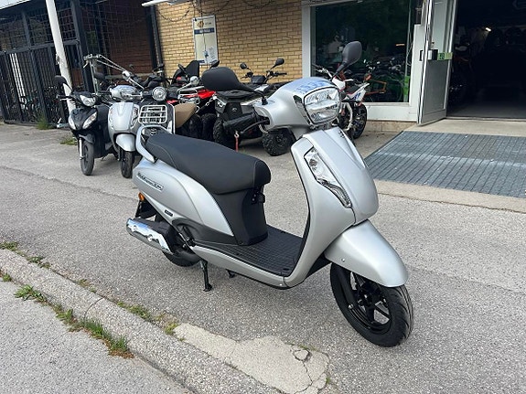 Suzuki ADDRESS 125 2 of 2