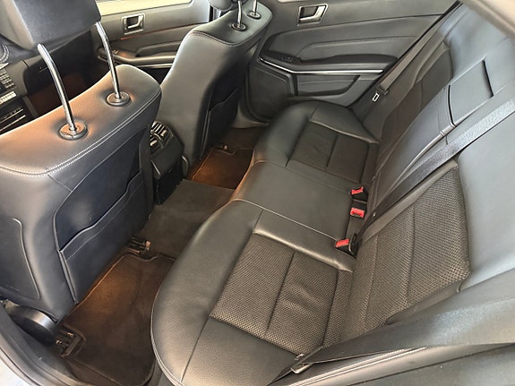 Mercedes-Benz E220 5 of 5