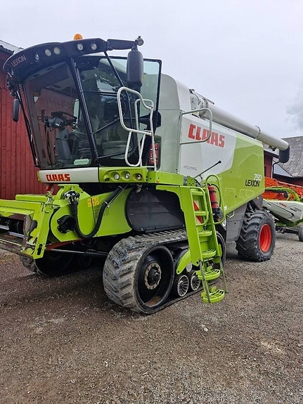 CLAAS Lexion 750 TT 2 of 5