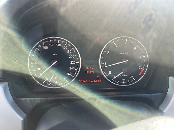 BMW 320i 6 of 6
