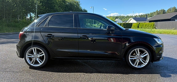 Audi A1 2 of 5