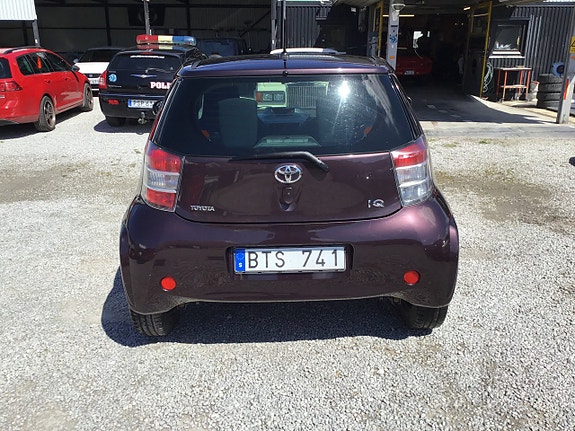 Toyota IQ 11 of 20