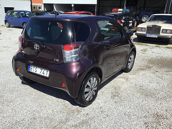 Toyota IQ 14 of 20
