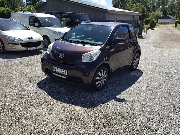 Toyota IQ 2 of 5