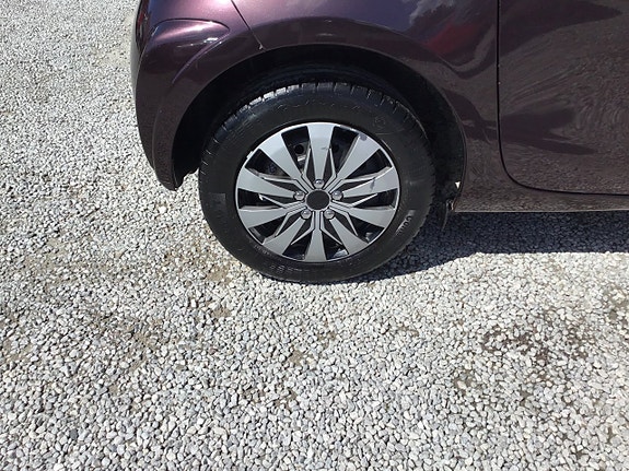 Toyota IQ 9 of 20